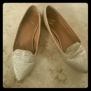 Gold sparkle pointy toe flats
